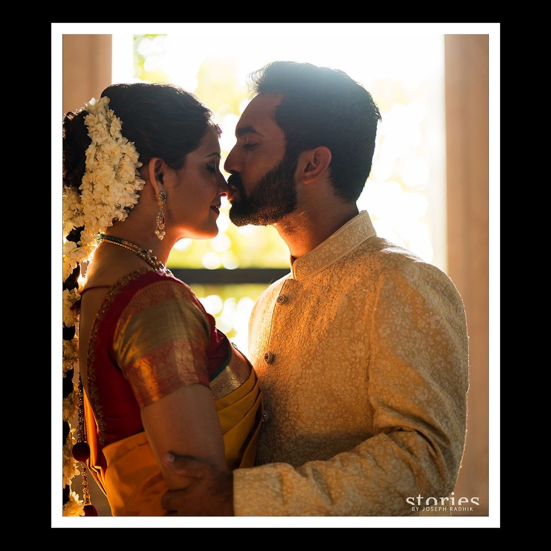  தினேஷ் கார்த்திக் முதல் திருமணம் நிகித வஞ்சரா என்ற பெண்ணுடன் ஆனால் விவாகரத்தாகி பிறகு ஸ்குவாஷ் சாம்பியன் தீபிகா பல்லிக்கலை திருமணம் செய்தார்.
