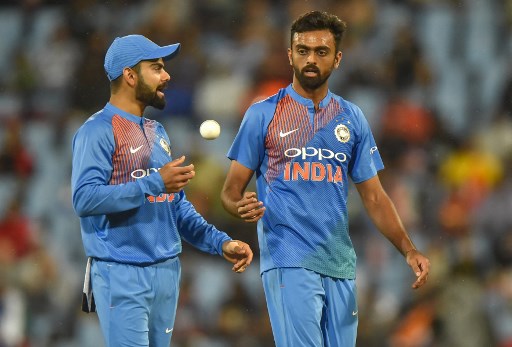  கோலியின் கேப்டன்சியில் இன்னும் ஐசிசி டிராபி வெல்லவில்லை ஆனால் இருதரப்பு தொடர்களில் தெ.ஆ, நியூசிலாந்து, ஆஸ்திரேலியா, இங்கிலாந்து, வெஸ்ட் இண்டீஸில் 2017-ல் தொடர்களை வென்று அசத்திக் காட்டியுள்ளார் கோலி.