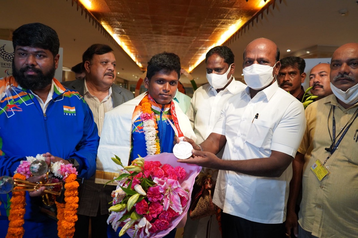 மாரியப்பன் தங்கவேலுவை நேரில் சென்று வரவேற்ற அமைச்சர் மா.சுப்ரமணியன்