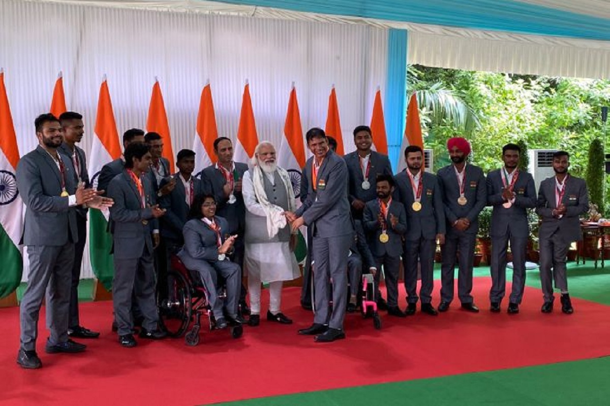 பாராலிம்பிக் வீரர்களுக்கு விருந்து வைத்த பிரதமர் மோடி