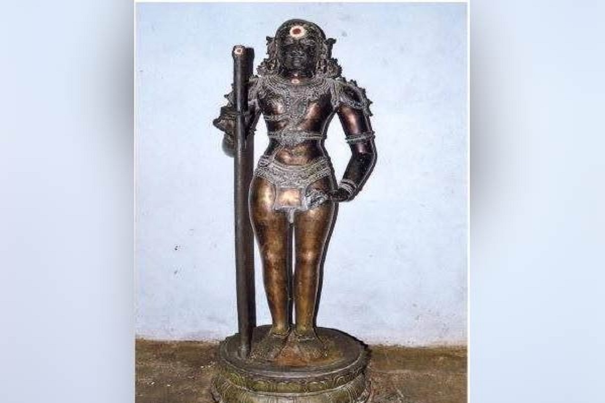  அன்று அதிகாலை முதல் இரவு வரை எந்தவித உணவையும் உண்ணாமல் இருப்பர். சிலர் பால், பழம், இனிப்பு முதலியவற்றை மட்டுமே உண்பர். குமார பௌர்ணமி ஒரு நாள் மட்டுமன்றி மாதம் முழுவதும் விரதம் இருப்பதும் உண்டு.