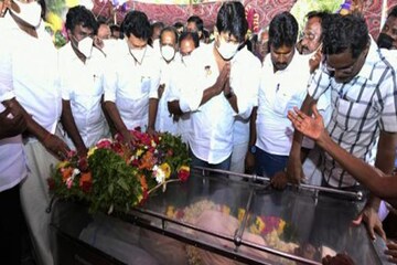 Udayanidhi Stalins tribute to student Dhanush body Rs 10 lakh financial  assistance to the family | மாணவர் தனுஷ் உடலுக்கு உதயநிதி ஸ்டாலின் அஞ்சலி..  குடும்பத்திற்கு ரூ.10 லட்சம் ...