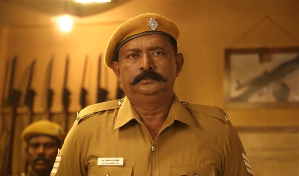  மலையாள நடிகர் லால் கொடூரமான போலீஸ் அதிகாரியாக நடித்துள்ளார்.