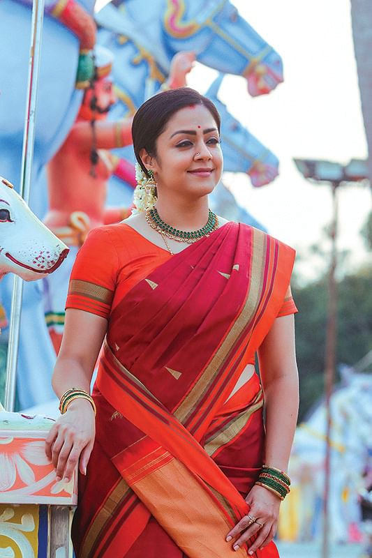  அண்ணன், தங்கை உறவை பிரதானமாக உடன்பிறப்பே சொல்கிறது.
