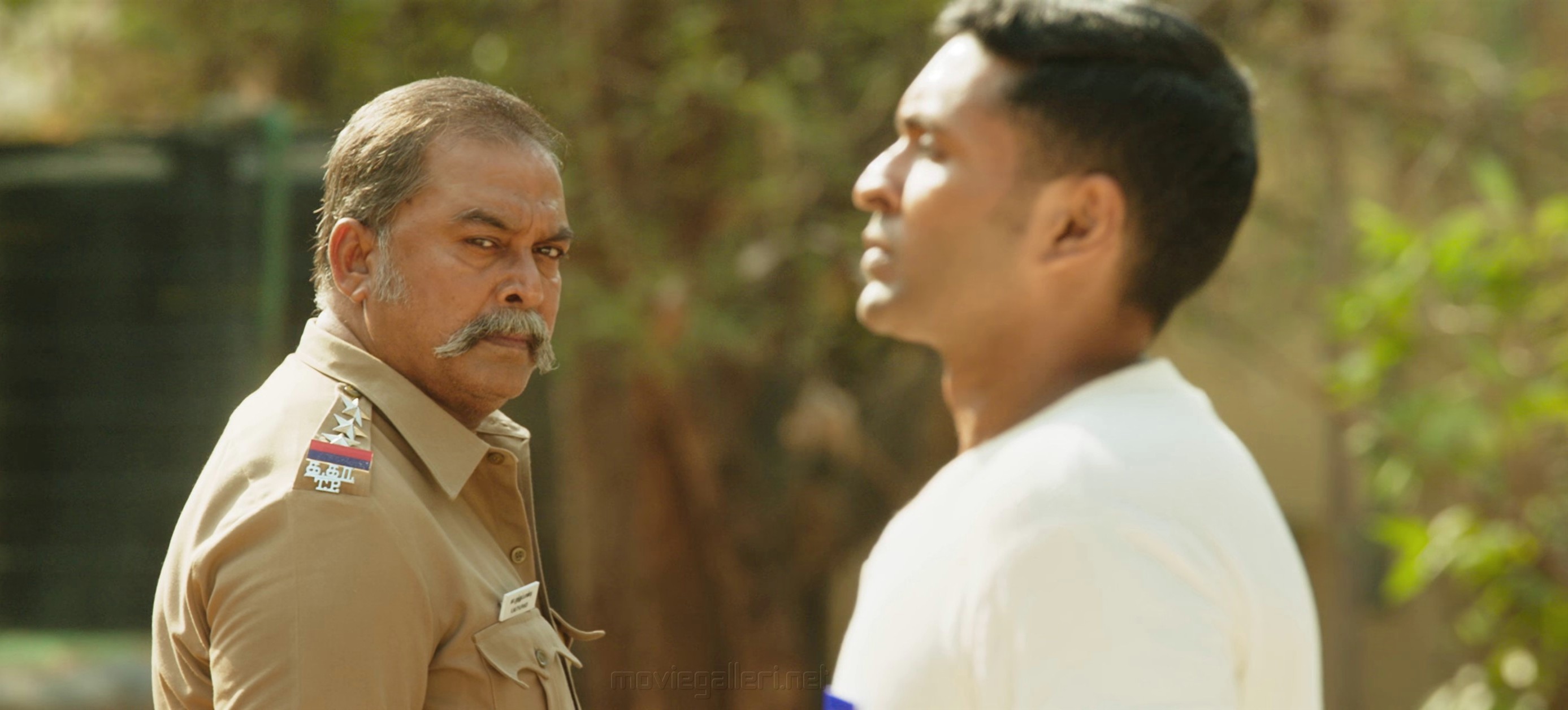  இதுவரை நிறைய போலீஸ் கதைகள் வந்திருந்தாலும், போலீசாவதற்கு தேர்வு செய்யப்பட்டவர்களுக்கு போலீஸ் அகதாமியில் கொடுக்கப்படும் பயற்சியை மையப்படுத்தி எந்தப் படமும் வெளிவந்ததில்லை.