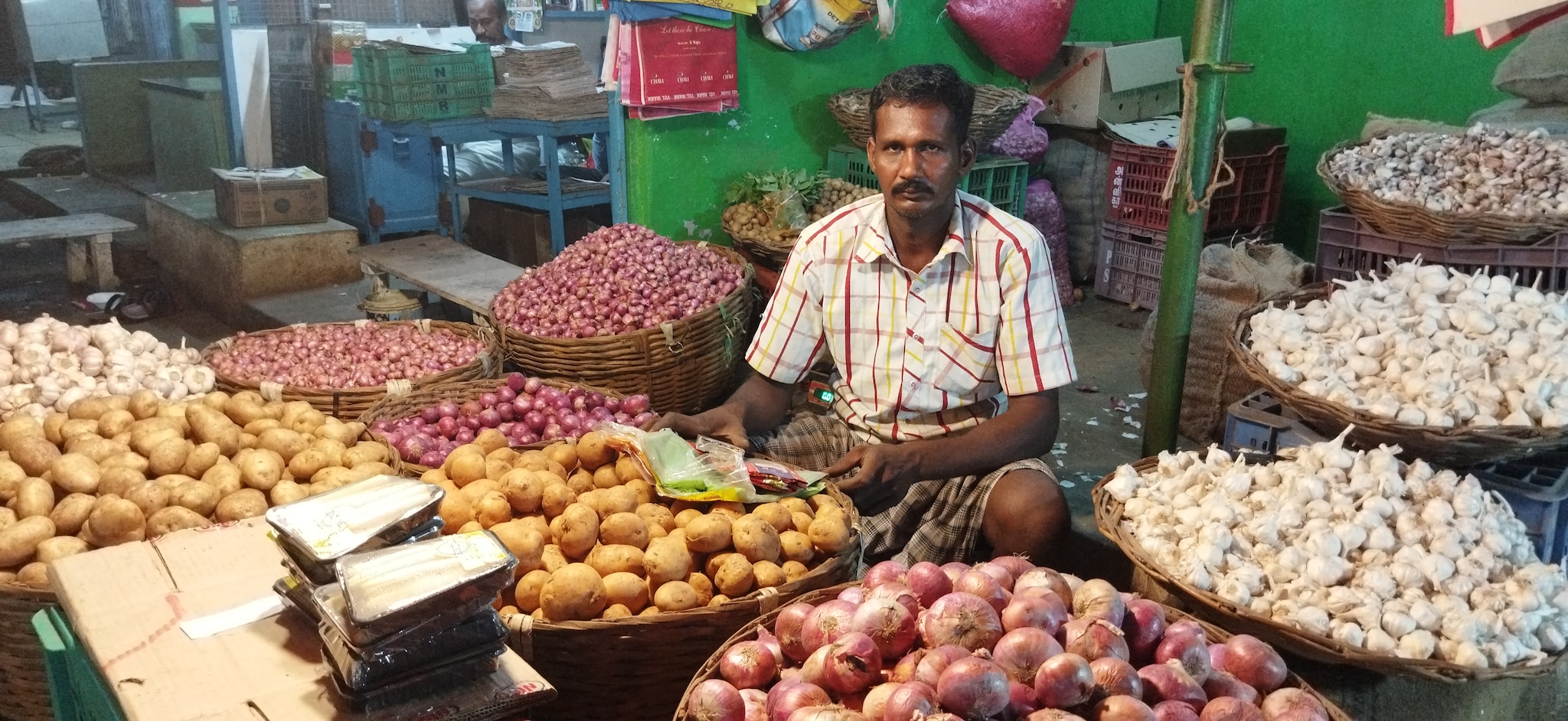 திருச்சி காந்தி மார்க்கெட் : இன்றைய (அக்டோபர் 18) காய்கறி, பழங்கள் விலை தெரியுமா?