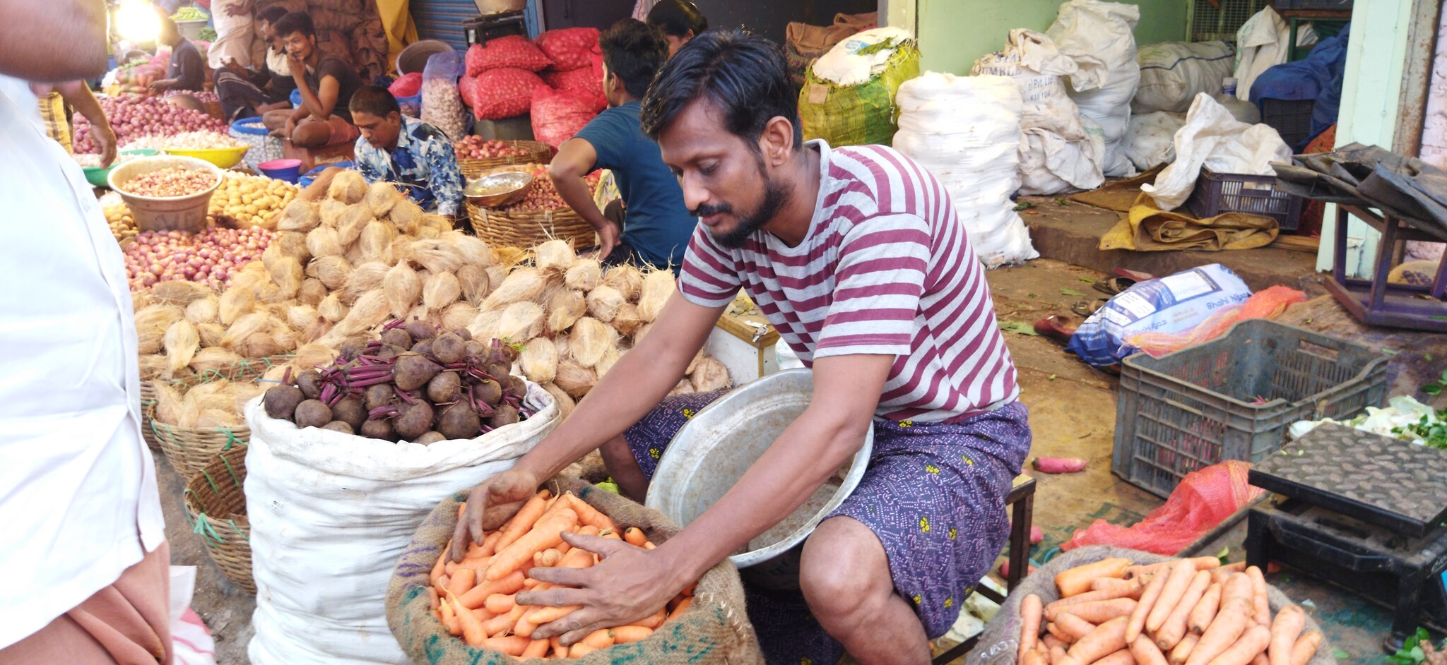 திருச்சி காந்தி மார்க்கெட் : இன்றைய (அக்டோபர் 20) காய்கறி, பழங்கள் விலை தெரியுமா?