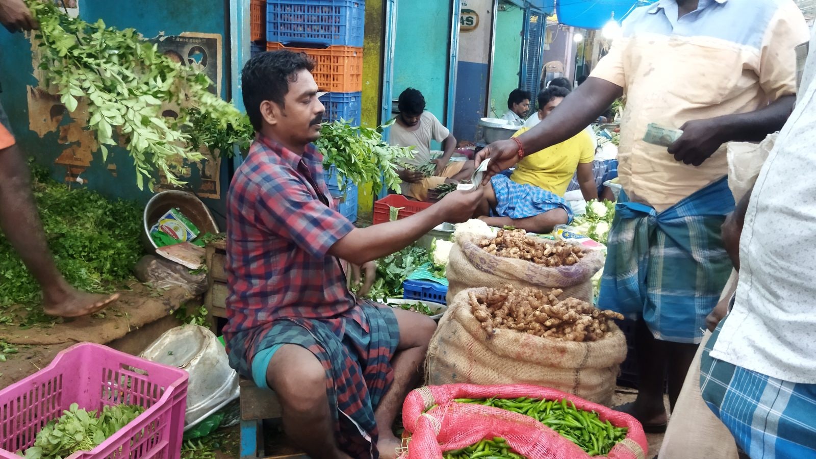 திருச்சி காந்தி மார்க்கெட்: இன்றைய (அக்டோபர் 27) காய்கறி, பழங்கள் விலை தெரியுமா?