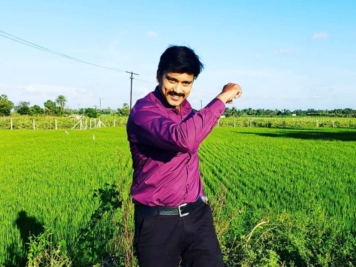 Sun TV Vanathai Pola serial Vetri lady getup photo goes viral on internet, Vanathai pola serial, Vanathai pola serial vetri, Vanathai pola vetri, Vanathai pola serial today, Vanathai pola serial promo, vanathai pola serial in sun tv director, vanathai pola serial swetha instagram, vanathai pola serial thulasi real name, vanathai pola serial wiki, vanathai pola serial actress name, vanathai pola serial vetri real name, vanathai pola serial today episode hotstar, vanathai pola serial today episode mx player, வானத்தைப் போல, வானத்தைப் போல சீரியல், வானத்தைப் போல வெற்றி, சன் டிவி வானத்தைப் போல சீரியல், வானத்தைப் போல சீரியல் ப்ரோமோ, வானத்தைப் போல துளசி, வானத்தைப் போல சீரியல் துளசி