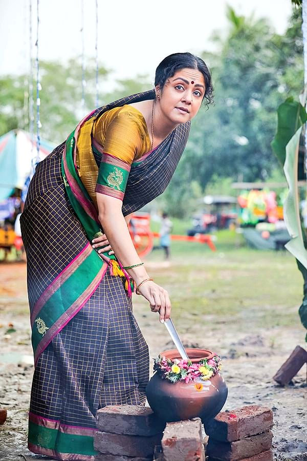  உடன்பிறப்பே தமிழ், தெலுங்கு இரு மொழிகளில் வெளியாகிறது. தெலுங்கில் ரத்த சம்பந்தம் என்று பெயர் வைத்துள்ளனர்.