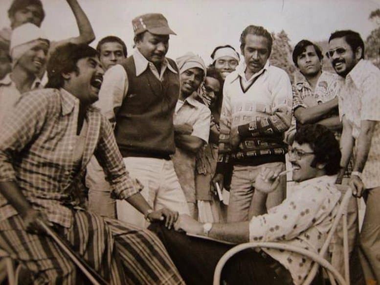 Rajinikanth first ever award for Director Mahendran Mullum Malarum, rajinikanth, rajini, rajini style, rajini mass style, mullum malarum tamil movie, ரஜினிகாந்த், ரஜினி ஸ்டைல், mullum malarum story in tamil, mullum malarum full movie download tamilrockers, mullum malarum full movie download isaimini, mullum malarum full movie youtube, mullum malarum songs download masstamilan, mullum malarum full movie download tamilyogi, mullum malarum actress name, mullum malarum rajinikanth, rajinikanth mahendran, mullum malarum director, rajinikanth dada saheb phalke award, முள்ளும் மலரும் பாடல்கள் பதிவிறக்கம், முள்ளும் மலரும் முழு திரைப்படம் பதிவிறக்கம் தமிழ்யோகி, முள்ளும் மலரும் நடிகை பெயர், முள்ளும் மலரும் ரஜினிகாந்த், ரஜினிகாந்த் மகேந்திரன், முள்ளும் மலரும் இயக்குனர், ரஜினிகாந்த் தாதா சாஹேப் பால்கே விருது,