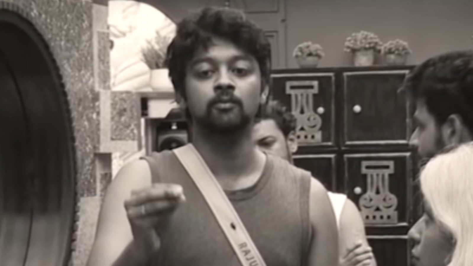 Bigg Boss Tamil 5: பிக் பாஸ் வீட்டில் தொடரும் காயின் சண்டை