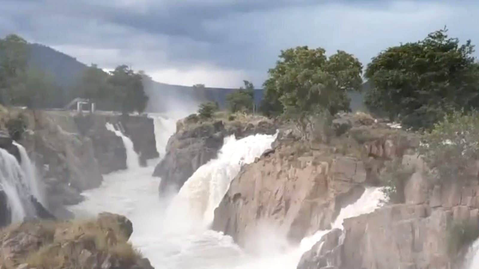 கனமழையால் காவிரி ஆற்றில் நீர்வரத்து அதிகரிப்பு