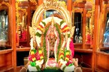 சந்திர பிறையுடன் காட்சியளித்த காஞ்சி காமாட்சியம்மன்