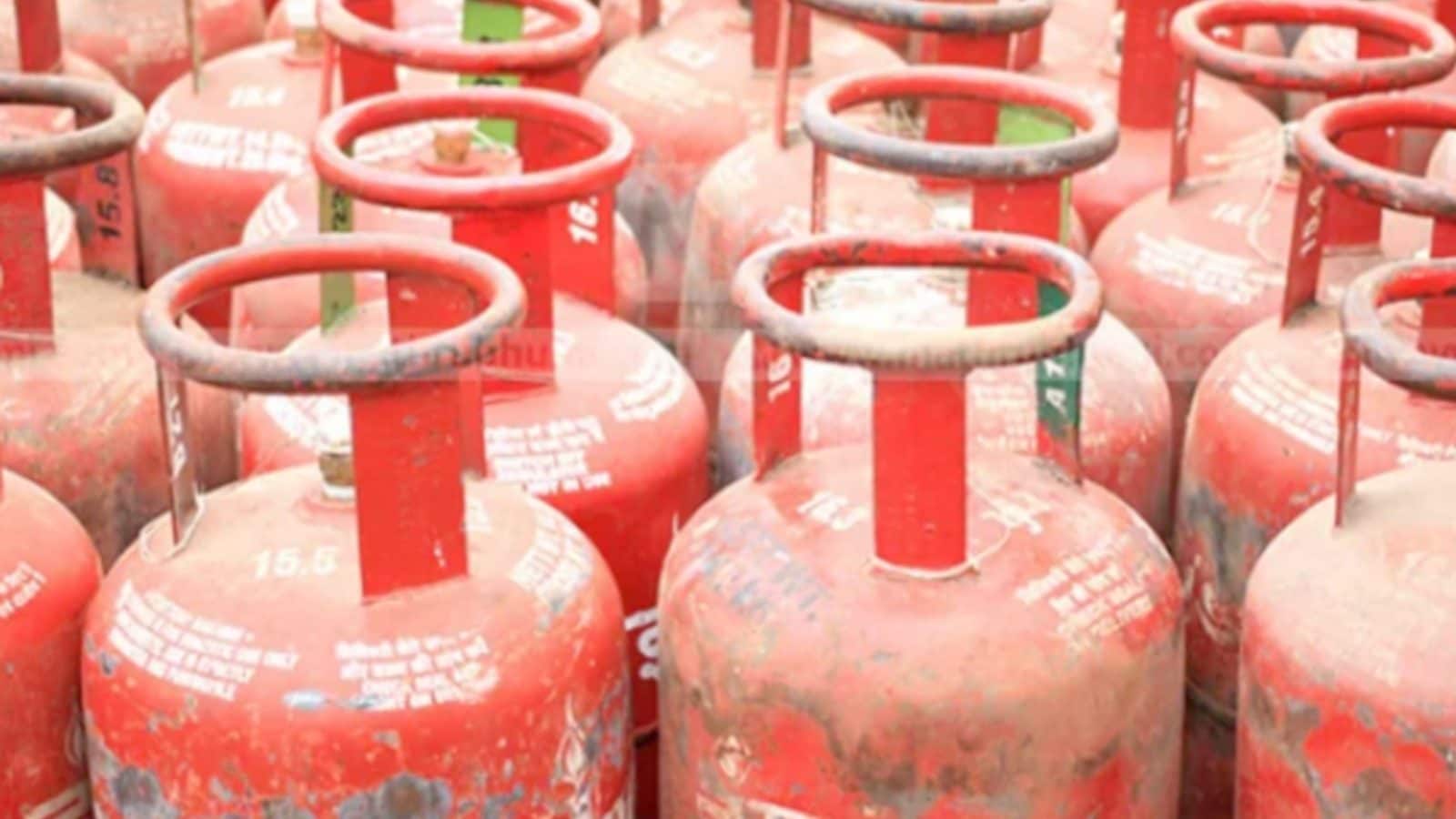 வர்த்தக பயன்பாட்டுக்கான சிலிண்டரின் விலை ரூ.101 உயர்வு