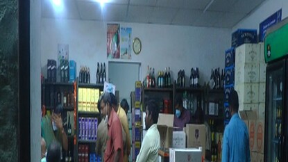 டாஸ்மாக் கடையில் ரெய்டு