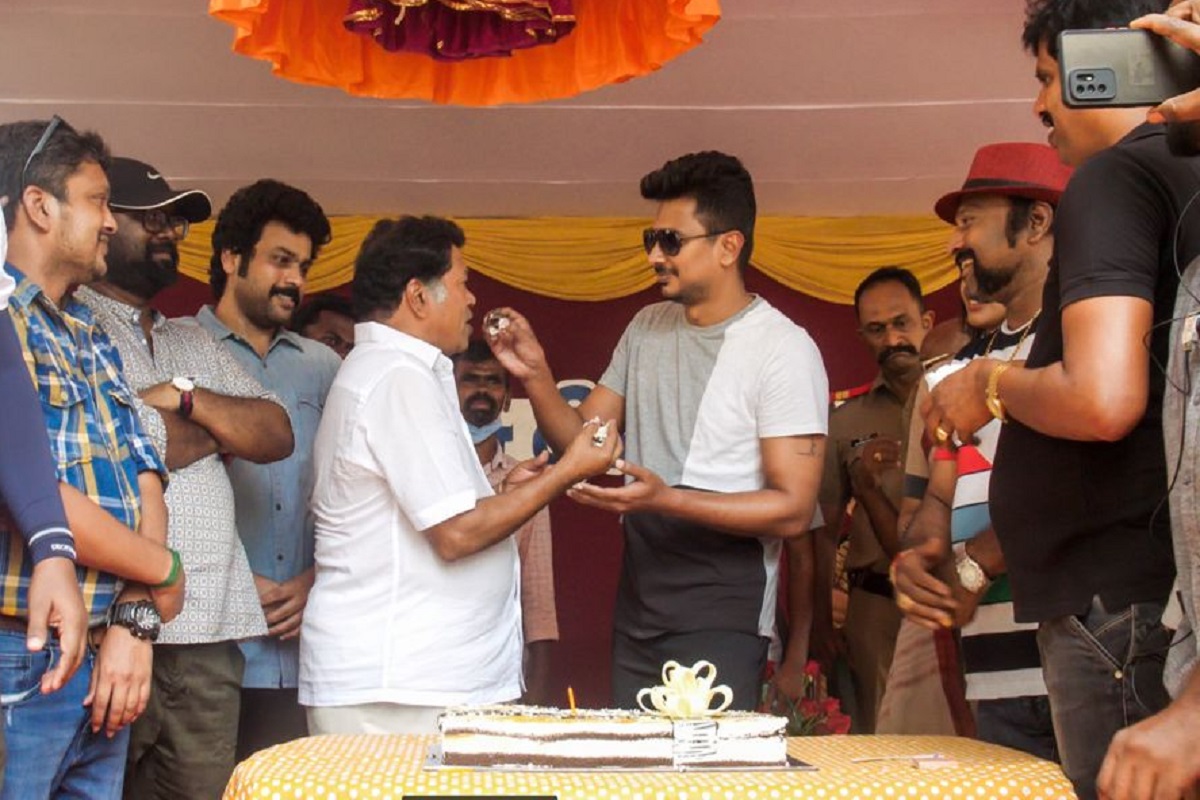 மயில்சாமி பிறந்தநாள் - படக்குழுவுக்கு பிரியாணி வழங்கிய உதயநிதி