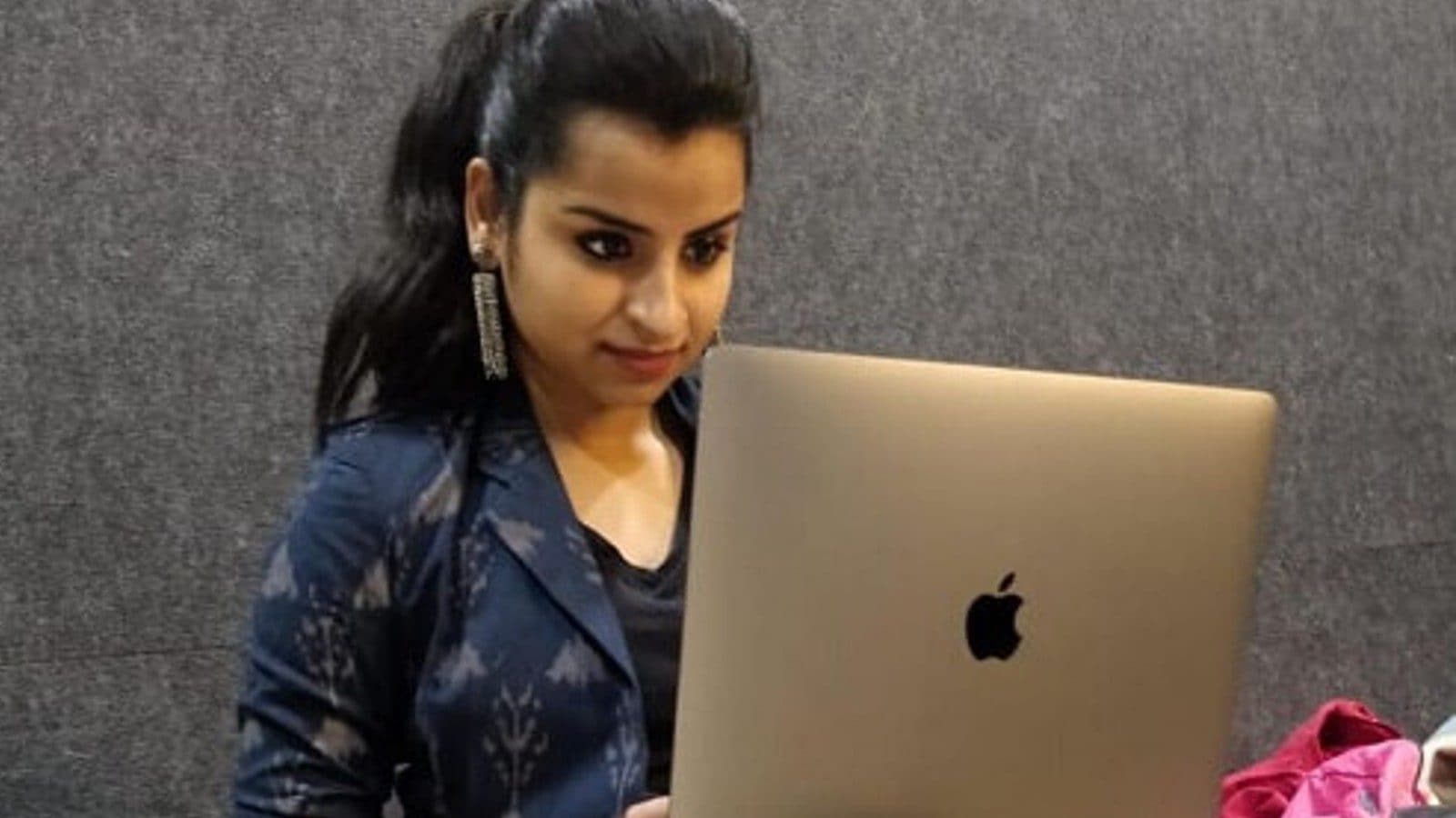 விஜய் டிவி நிகழ்ச்சிக்காக சிவாங்கி செய்த காரியம்! குவியும் பாராட்டுக்கள்