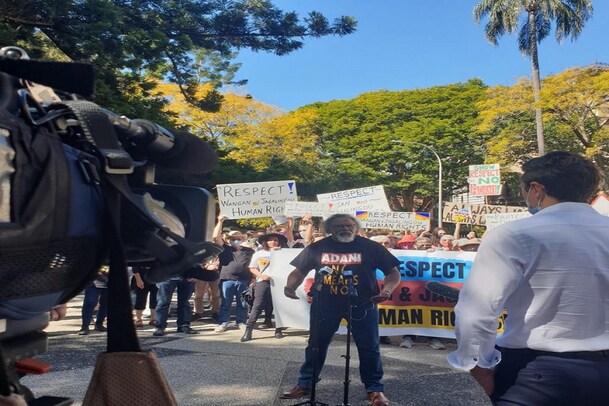 அதானி சுரங்கப்பகுதியிலிருந்து பழங்குடிகளை வெளியேற்ற மாட்டோம்