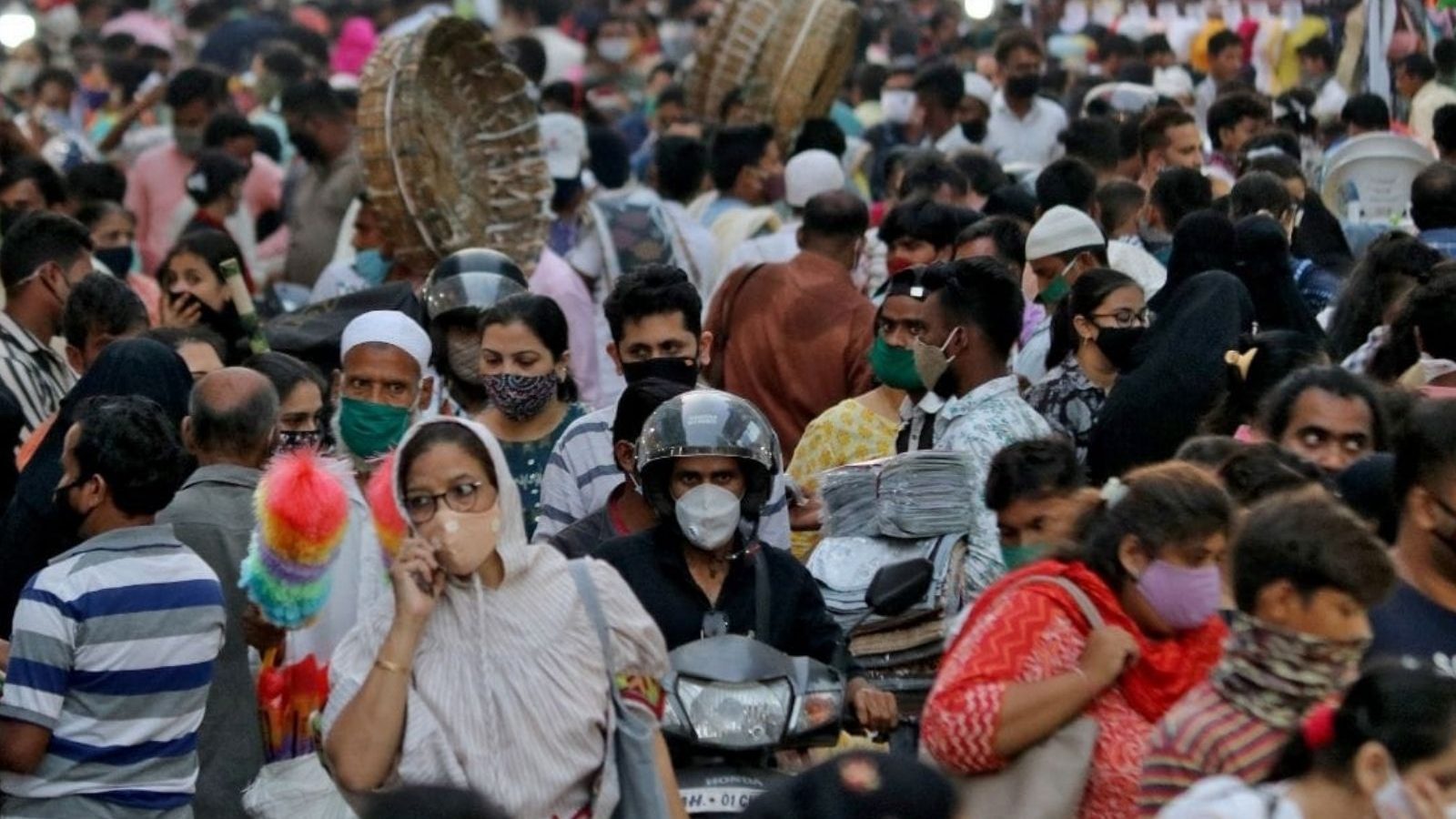 நாட்டில் ஒரேநாளில் 3.89 லட்சம் பேர் கொரோனாவால் பாதிப்பு.. 488 பேர் உயிரிழப்பு!