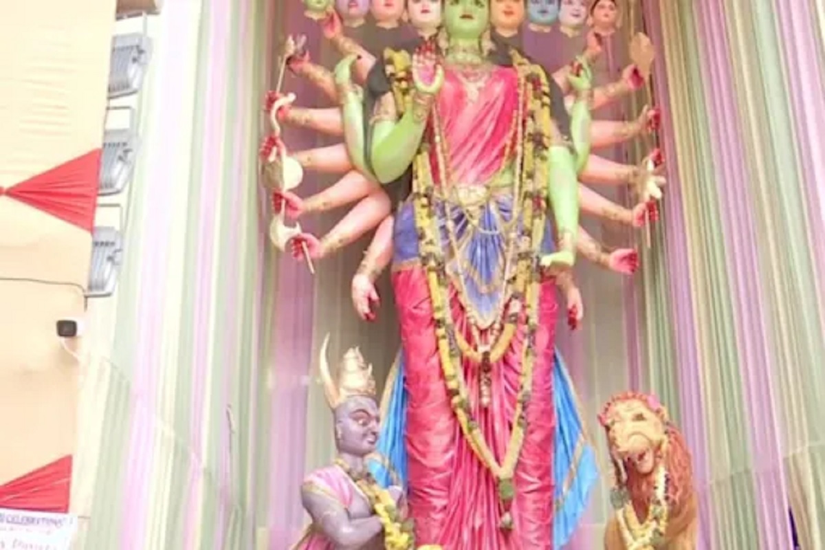 துர்கா தேவிக்கு 45 அடி உயர ‘பிரம்மாண்ட’ சிலை - ஹைதராபாத்தில் கோலாகலம்!