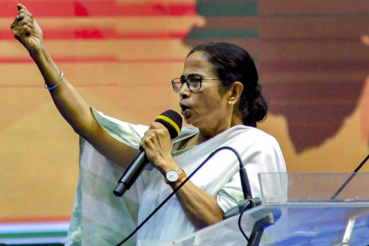 பவானிபூர் இடைத்தேர்தலில் மம்தா முன்னிலை!