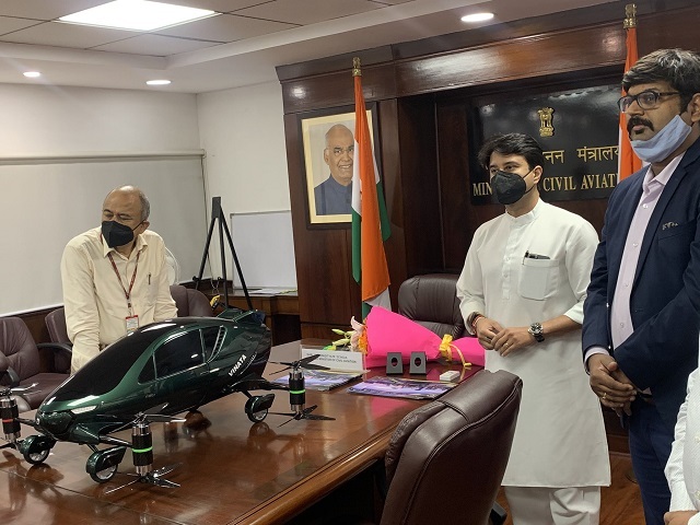  லண்டனில் நடைபெற்ற எக்ஸெல் எனும்ம் உலகின் மிகப்பெரிய ஹெலிடெக் தொழில்நுட்ப கண்காட்சியில் இந்தக் காரின் ப்ரோடோடைப் காட்சிப்படுத்தப்பட்டது, மேலும் சமீபத்தில் இந்திய சிவில் விமான போக்குவரத்துத்துறை அமைச்சர் ஜோதிராதித்ய சிந்தியாவிடம், இந்தக் காரின் புரோட்டோடைப்பை காட்டி இது குறித்து இந்நிறுவனத்தார் விளக்கியுள்ளனர். சிந்தியாவும் இந்தக் கார் குறித்து புகழ்ந்து பேசியிருக்கிறார்.