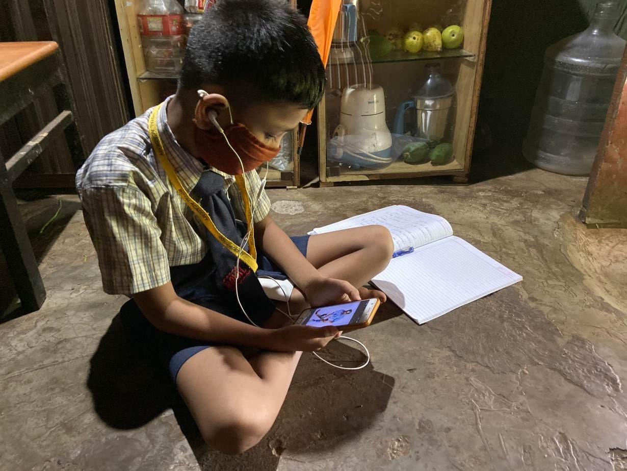 ஆன்லைன் வகுப்பின்போது மொபைல் வெடித்து 5ம் வகுப்பு மாணவன் பலி!