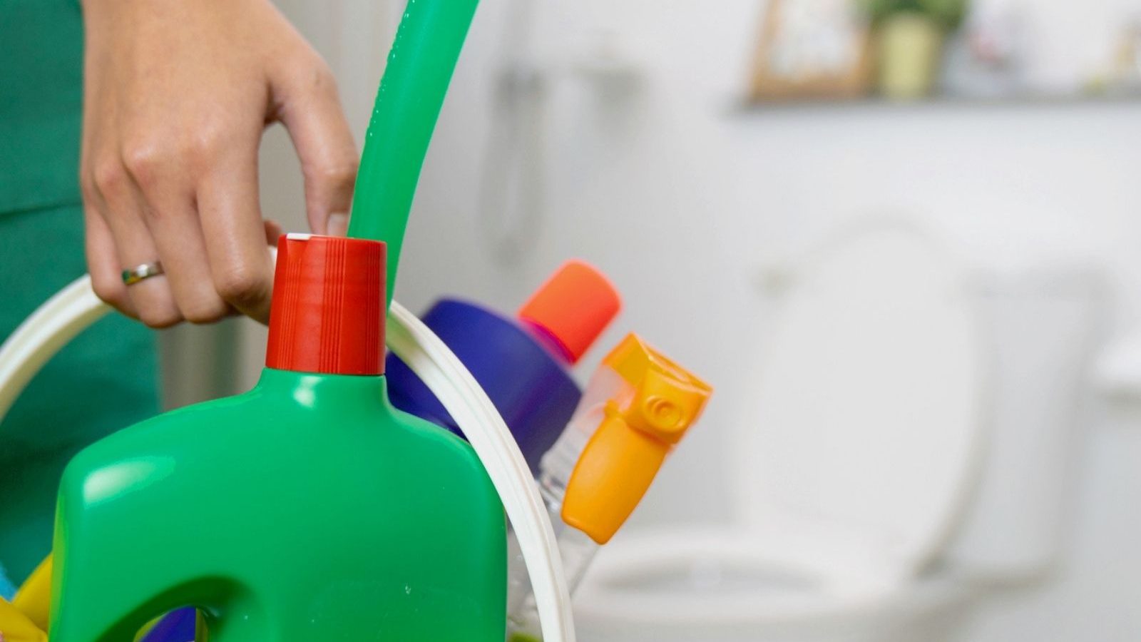 டாய்லெட்டை எப்போதும் நறுமணத்துடனும் , சுத்தமாகவும் வைத்துக்கொள்ள வேண்டுமா..? உங்களுக்கான சில டிப்ஸ்