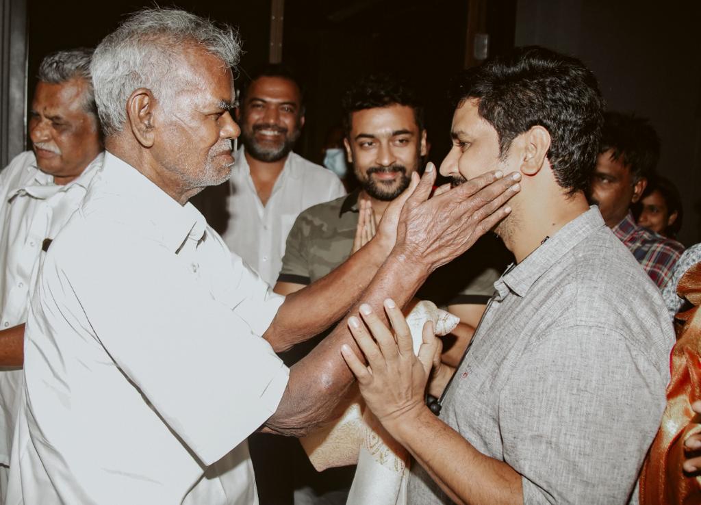 Communist leader R Nallakannu watched Jai Bhim and Congratulated Suriya and TJ Gnanavel, Jai Bhim, jai bhim suriya, jai bhim nallakannu, communist leader nallakannu, jai bhim movie controversy, jai bhim director, jai bhim vanniyar issue, suriya fans club, suriya vanniyar issue, ஜெய் பீம், ஜெய் பீம் திரைப்படம், suriya jai bhim, jai bhim review, jai bhim review rating, ஜெய் பீம் சூர்யா, சூர்யா ரசிகர் மன்றம், ஜெய் பீம் நல்லக்கண்ணு, கம்யூனிஸ்ட் தலைவர் நல்லக்கண்ணு, சூர்யா வன்னியர் சர்ச்சை, சூர்யா, நடிகர் சூர்யா, சூர்யா 2டி எண்டெர்டெயின்மெண்ட், சூர்யா திரைப்படங்கள், ஜெய் பீம், ஜெய் பீம் ட்ரைலர், 2d entertainment movies