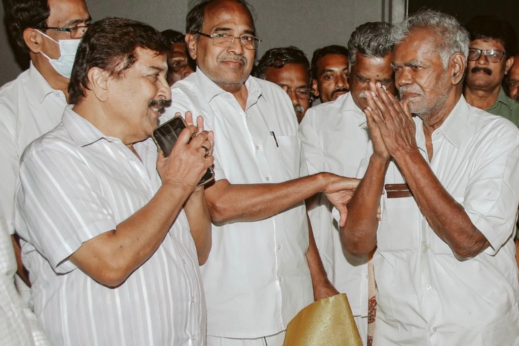 Communist leader R Nallakannu watched Jai Bhim and Congratulated Suriya and TJ Gnanavel, Jai Bhim, jai bhim suriya, jai bhim nallakannu, communist leader nallakannu, jai bhim movie controversy, jai bhim director, jai bhim vanniyar issue, suriya fans club, suriya vanniyar issue, ஜெய் பீம், ஜெய் பீம் திரைப்படம், suriya jai bhim, jai bhim review, jai bhim review rating, ஜெய் பீம் சூர்யா, சூர்யா ரசிகர் மன்றம், ஜெய் பீம் நல்லக்கண்ணு, கம்யூனிஸ்ட் தலைவர் நல்லக்கண்ணு, சூர்யா வன்னியர் சர்ச்சை, சூர்யா, நடிகர் சூர்யா, சூர்யா 2டி எண்டெர்டெயின்மெண்ட், சூர்யா திரைப்படங்கள், ஜெய் பீம், ஜெய் பீம் ட்ரைலர், 2d entertainment movies
