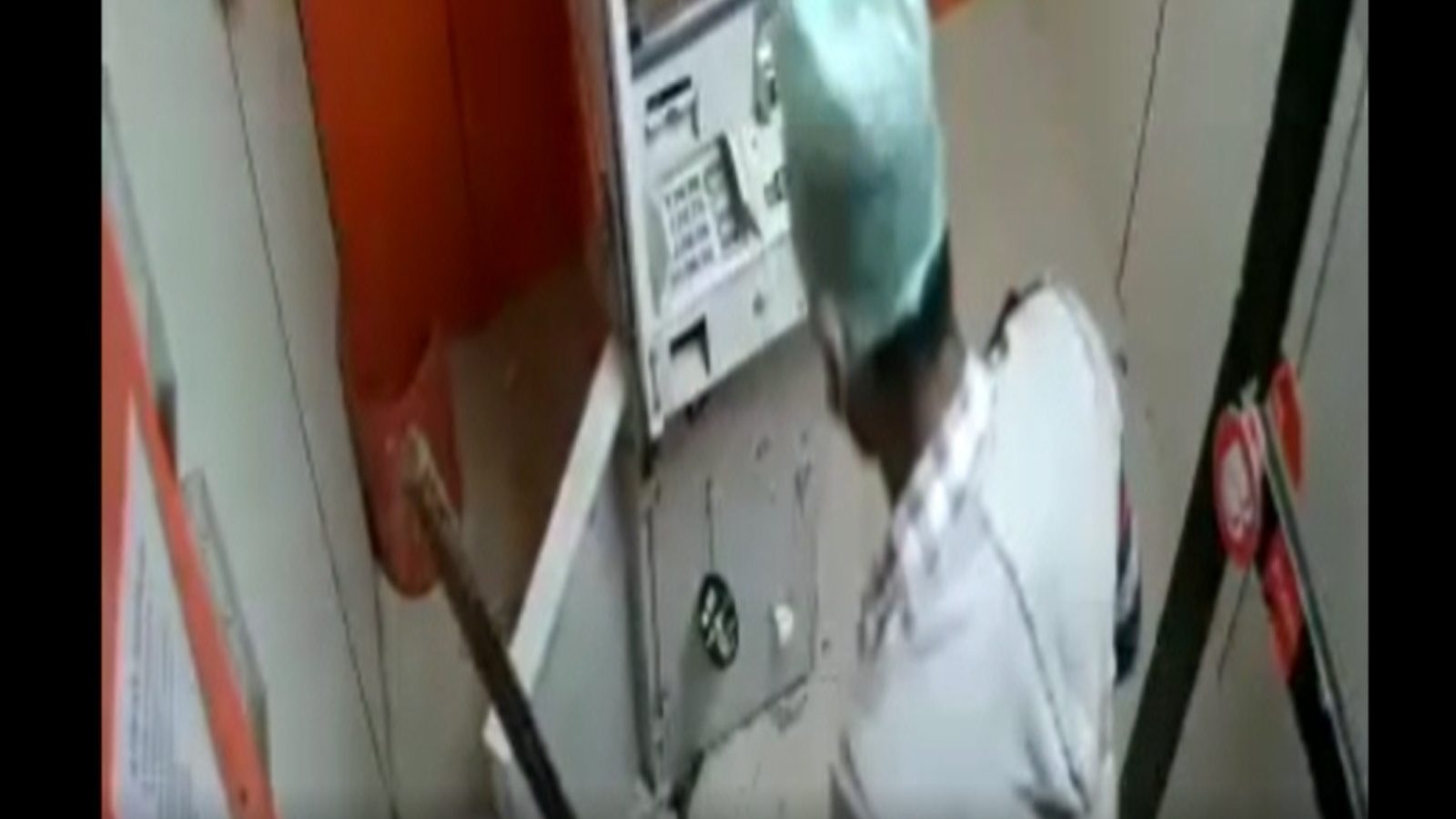 தஞ்சையில் ஏடிஎம் மெஷினை உடைத்த கும்பல்.. ஹைதராபாத்துக்கு பறந்த சிக்னல் - தப்பியோடிய கொள்ளையர்கள்