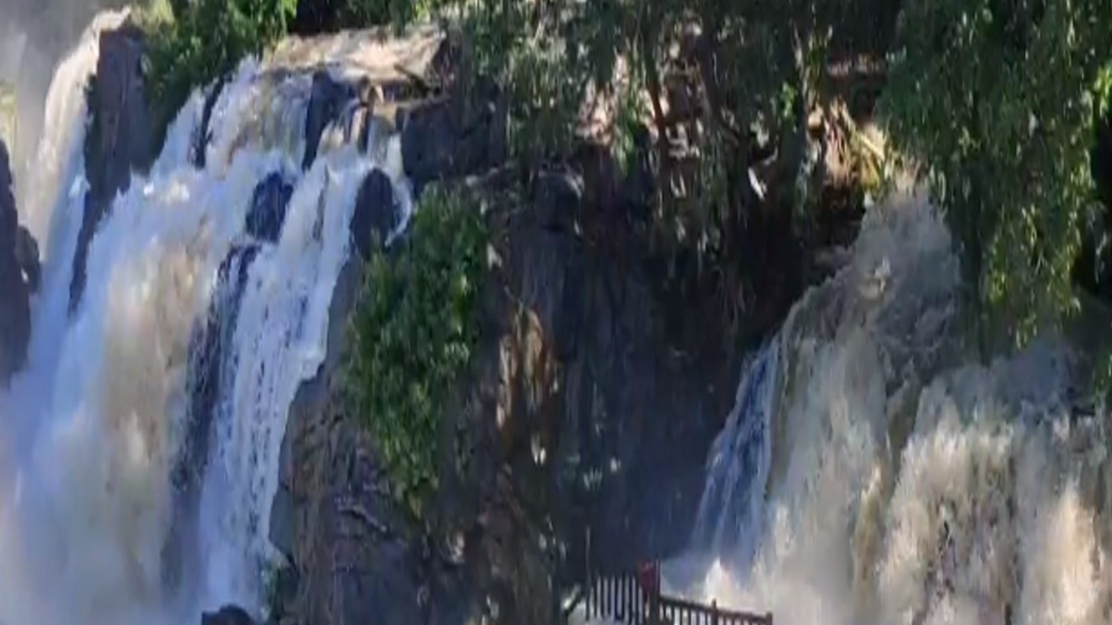 கொட்டித்தீர்த்த கனமழை: காவிரி ஆற்றில் நீர்வரத்து அதிகரிப்பு