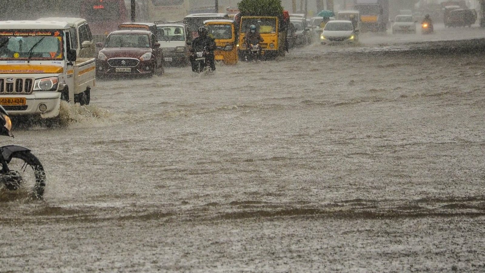 தமிழகத்தில் 5 நாட்கள் கனமழை நீடிக்கும் - வானிலை மையம்