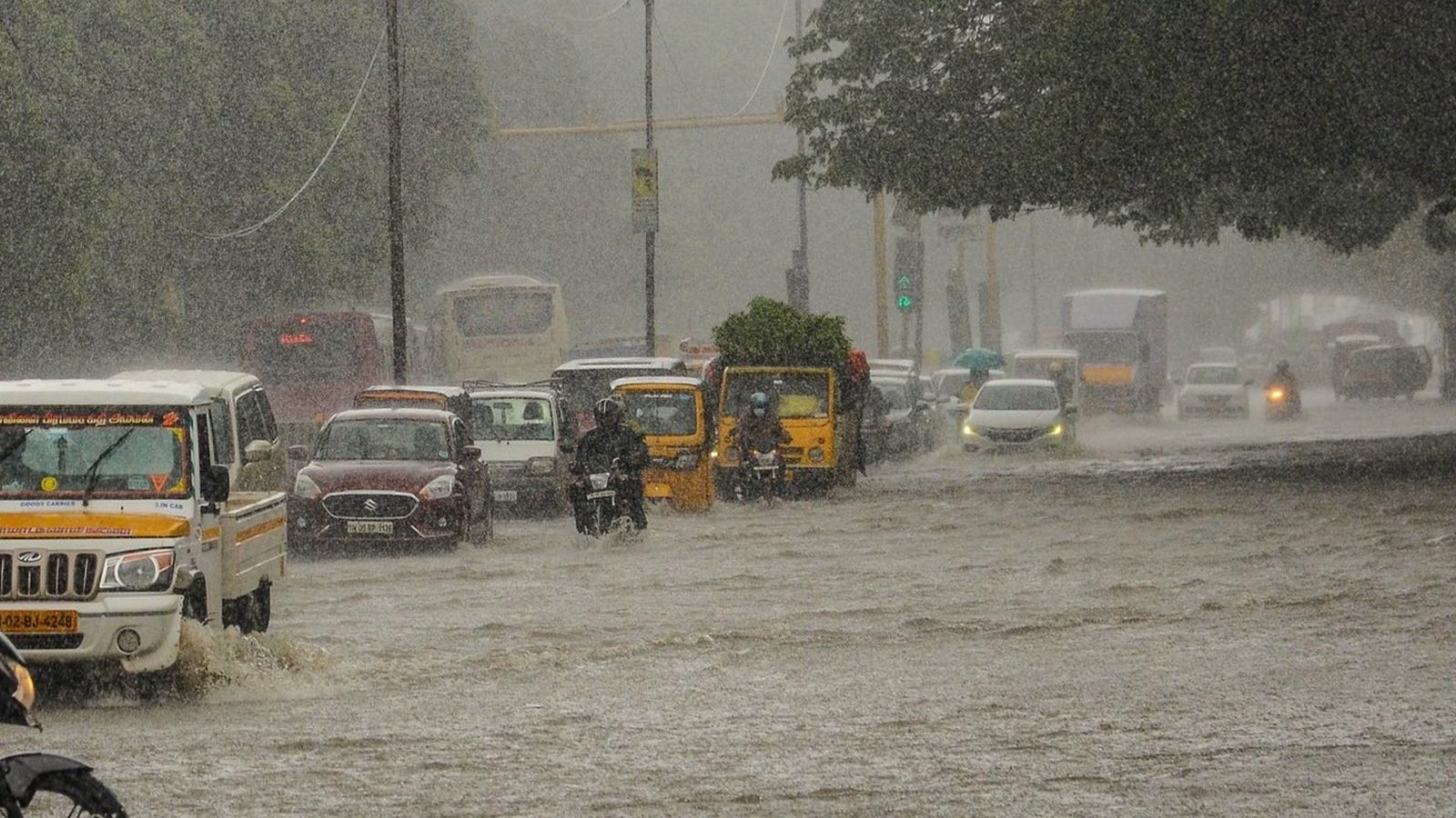 தமிழகத்தில் இன்று இடியுடன் கூடிய மழை... வானிலை ஆய்வு மையம் அறிவிப்பு