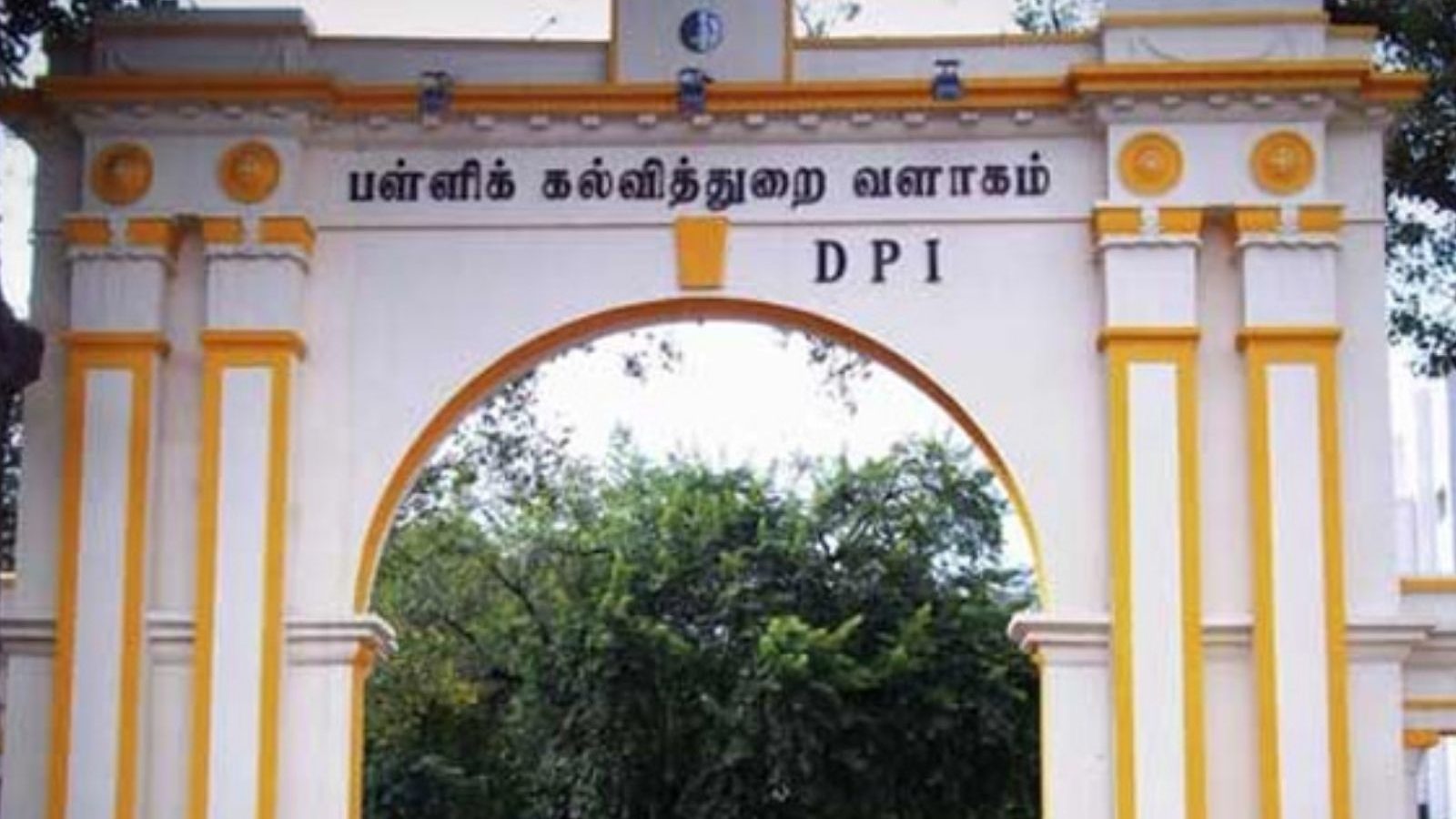 முறைகேடாக தேர்வில் அதிக மதிப்பெண்களை வழங்கிய 130 விரிவுரையாளர்களின் ஊதிய உயர்வு உள்ளிட்ட பணப்பலன்கள் நிறுத்தி வைப்பு