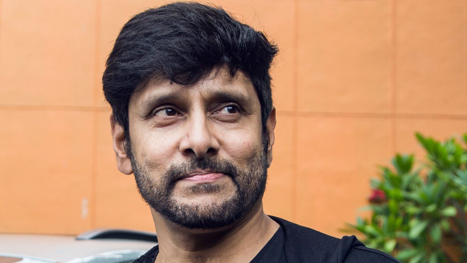 பிரபலத்தை சந்தித்த விக்ரம் -  வைரலாகும் நெகிழ்ச்சிப் பதிவு!