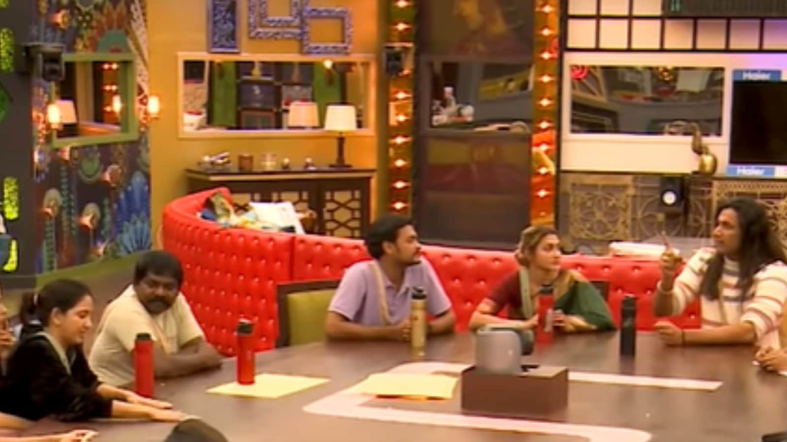 உடல் நலக்குறைவால் பிக் பாஸ் நிகழ்ச்சியிலிருந்து வெளியேறிய பிரபலம்