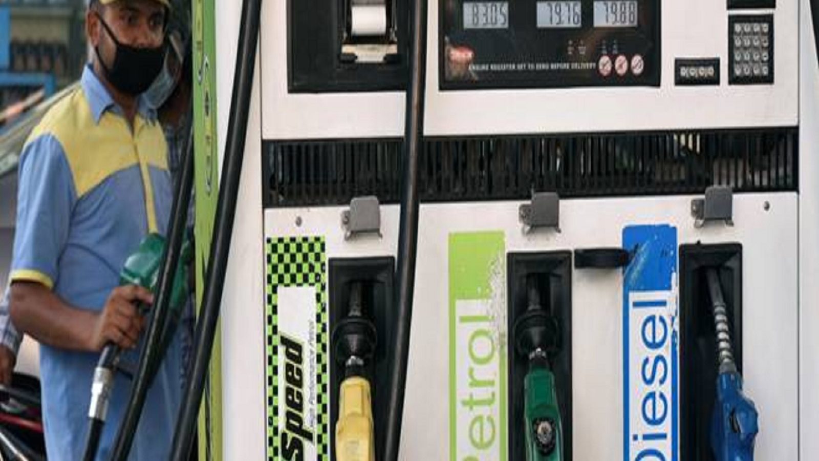 பெட்ரோல், டீசல் அதிரடி விலை குறைப்புக்கு பின் இன்றயை (நவம்பர் 4) விலை நிலவரம்!