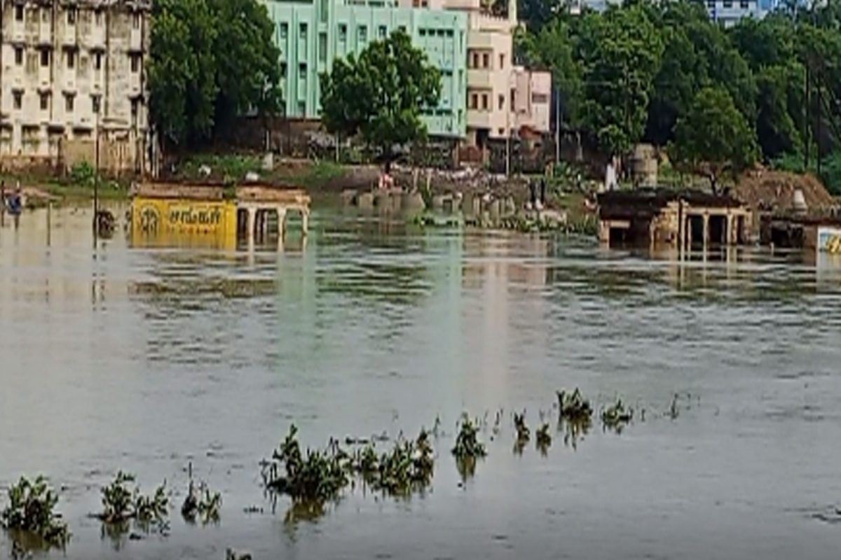 தாமிரபரணி ஆற்றில் கரைபுரண்டு ஓடும் வெள்ளம்..