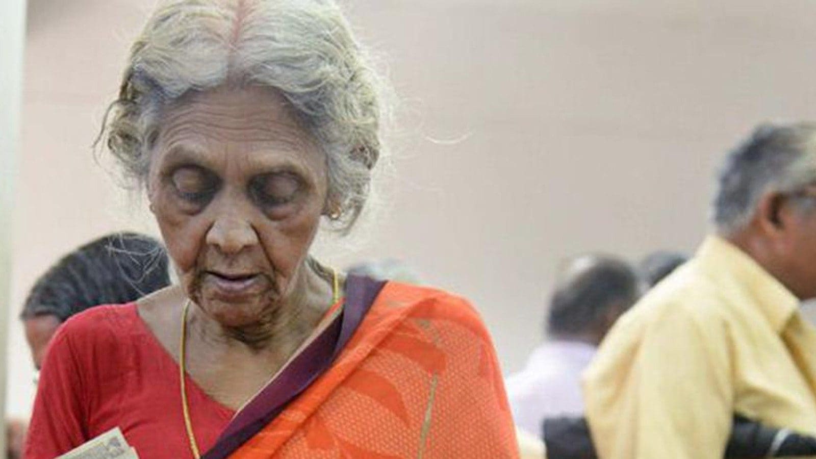 SBI :  பென்ஷன் வாங்குபவர்கள் இனி வங்கிக்கு செல்ல வேண்டாம்! வந்தாச்சு சூப்பர் அப்டேட்