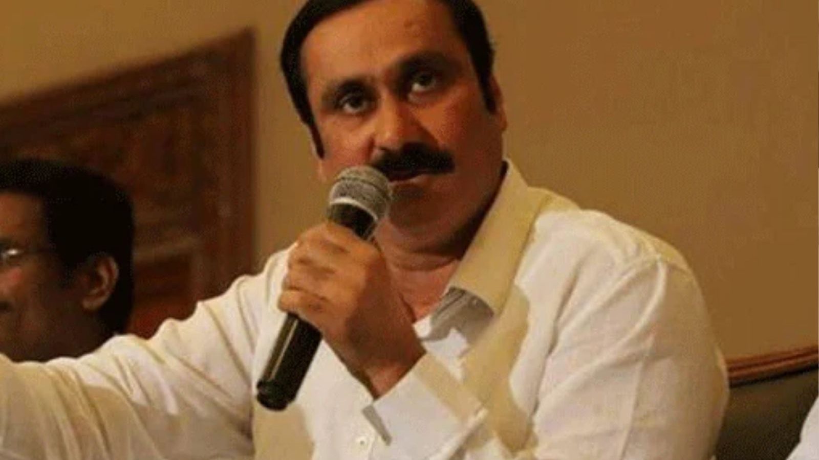 பார்களை மட்டுமல்ல மதுக்கடைகளையும் படிப்படியாக மூடவேண்டும் - அன்புமணி ராமதாஸ் கோரிக்கை