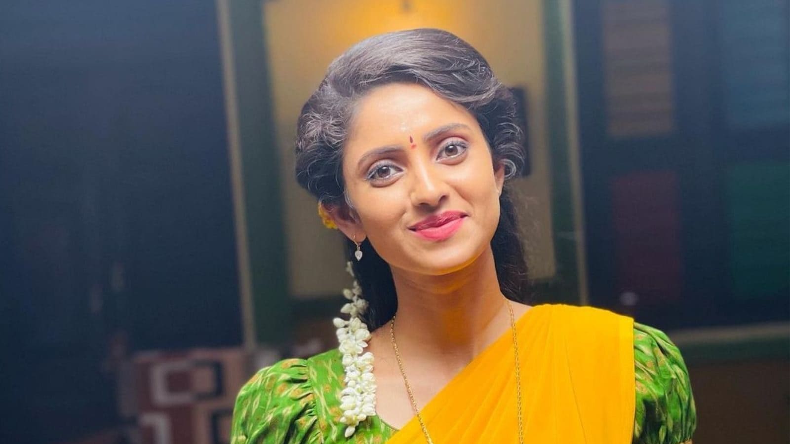 Ayesha : மஞ்சள் தாவணியில் ரசிக்க வைக்கும் சீரியல் நடிகை ஆயிஷா ...