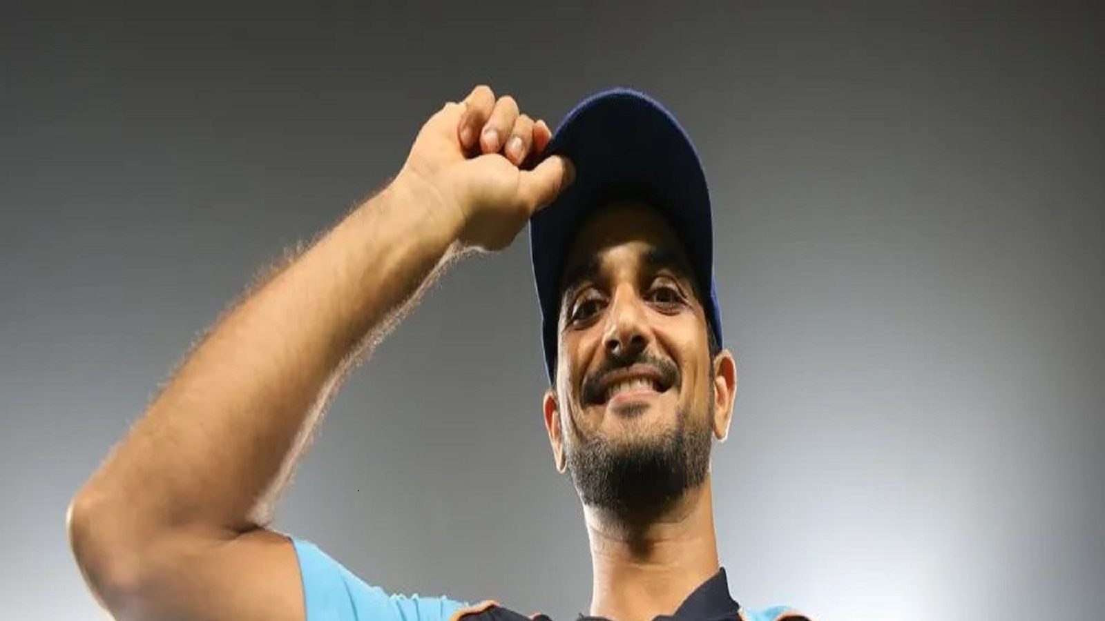 ஹர்ஷல் படேல் தொடக்க வீரர், வெங்கடேஷ் அய்யர் பவுலிங்- ரோகித் சர்மா மகிழ்ச்சி