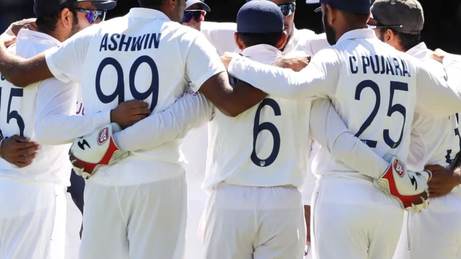 மும்பை டெஸ்ட் :  இந்தியா பேட்டிங் தேர்வு... இரு அணிகளிலும் முக்கிய மாற்றம்