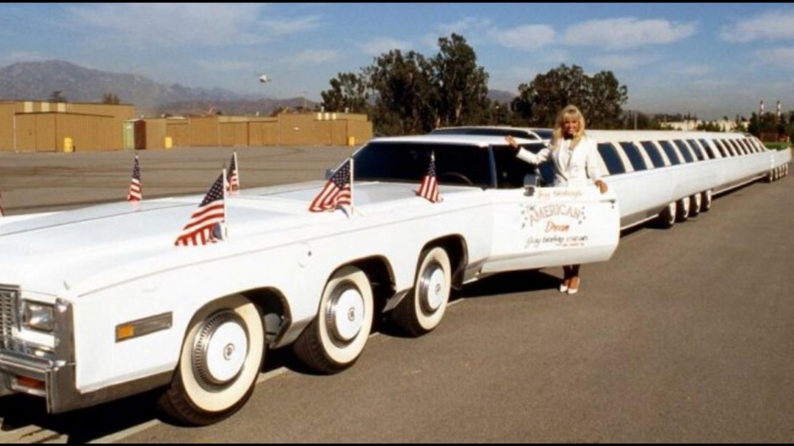 26 வீல்கள், நீச்சல் குளம், ஹெலிபேட்... உலகின் மிக நீளமான காரை மறுசீரமைப்பு செய்யும் பணி தீவிரம்!