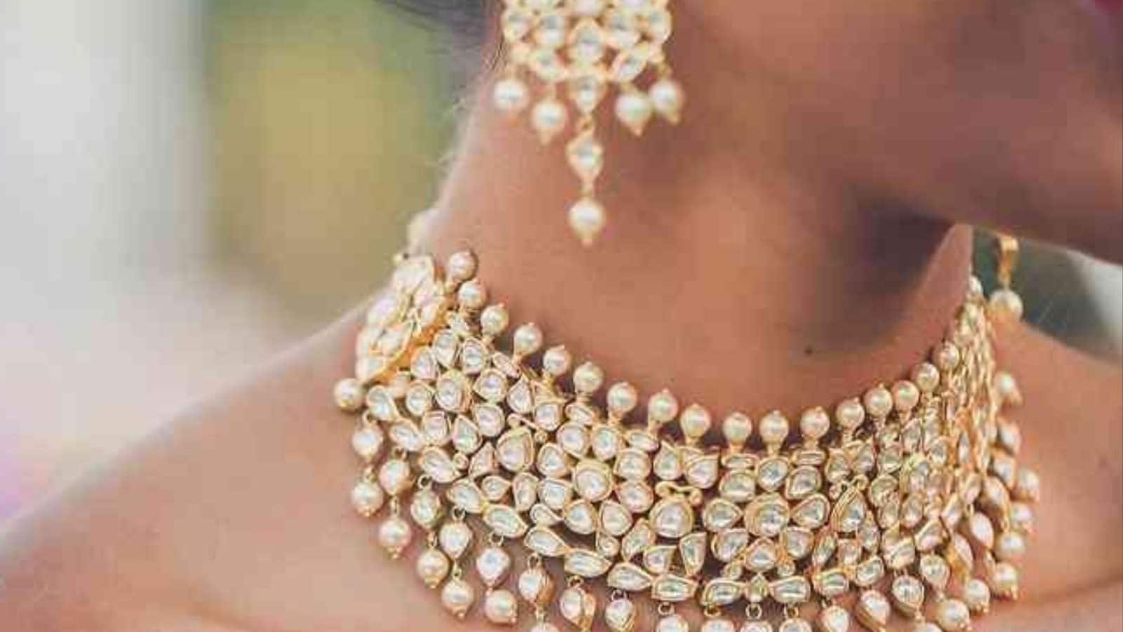 இந்த 6 செட் நெக்லஸ் வாங்கி வச்சுக்கோங்க.. கூட்டத்தில் நீங்க தான் ஜொலிப்பீங்க