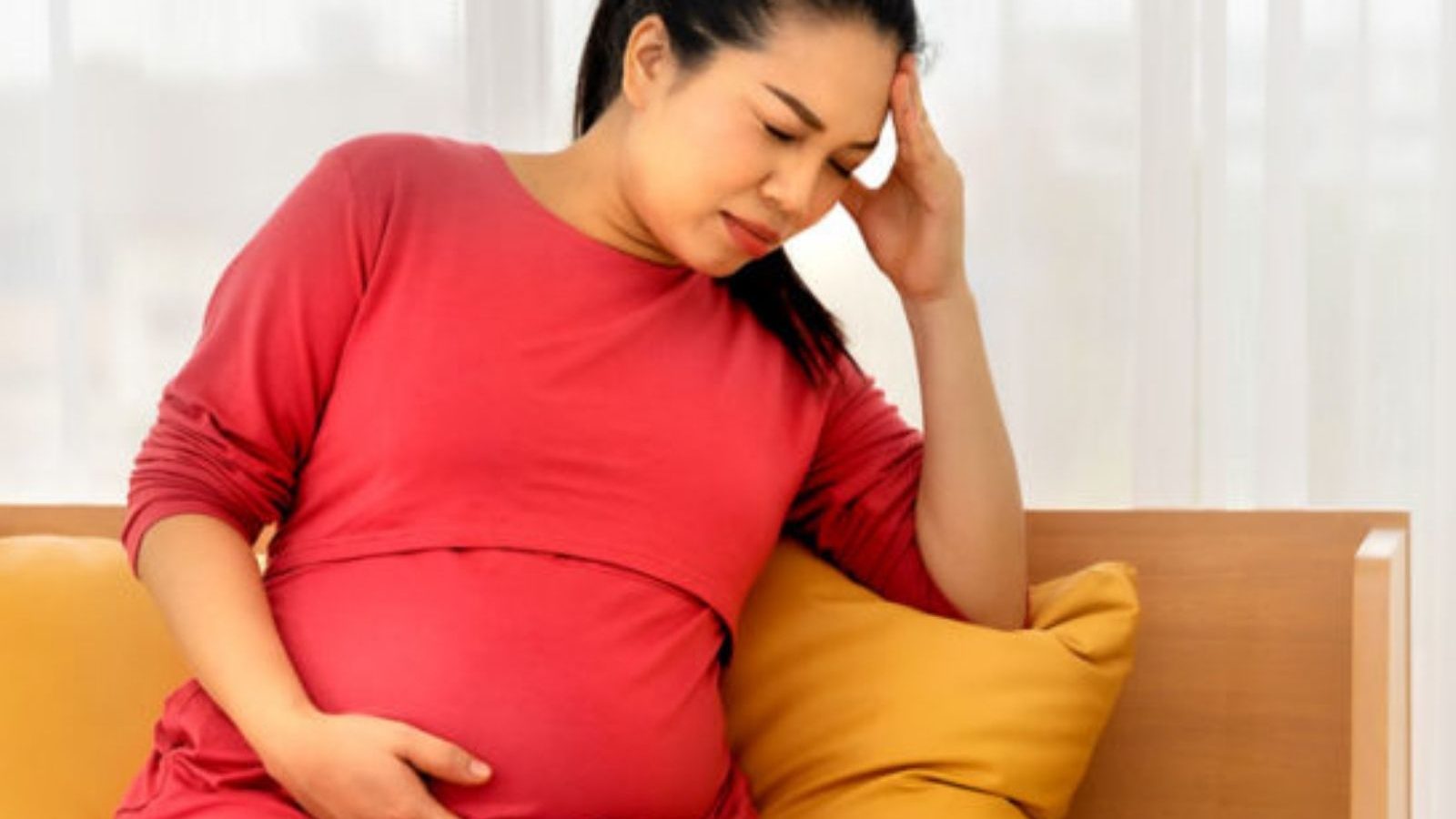 கர்ப்பகாலத்தில் பொதுவாக தலைவலி ஏற்படுவது ஏன்.? எப்போது மருத்துவரை அணுக வேண்டும்..