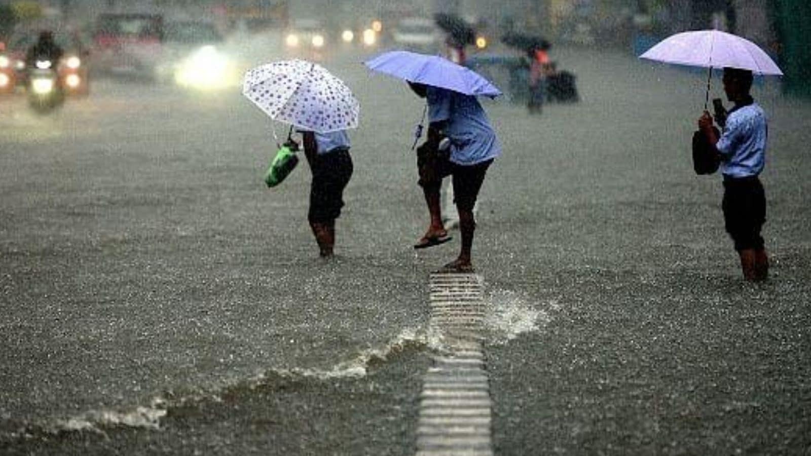 தமிழகத்தில் இன்று 10 மாவட்டங்களில் கனமழை பெய்யும் - வானிலை மையம்