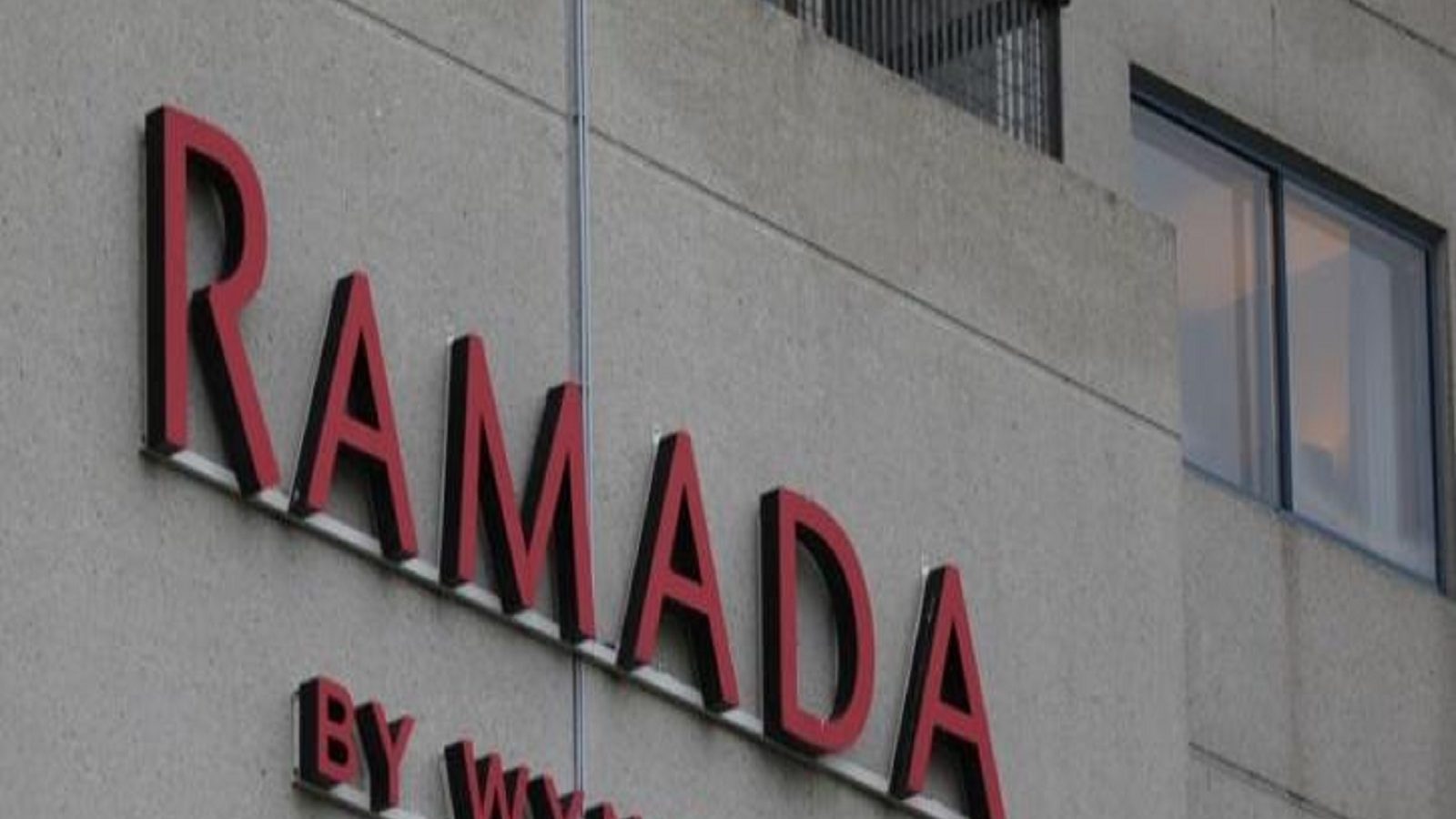 நெதர்லாந்தில் கொரோனா ஹோட்டலாக மாறிய ஏர்போர்ட் ஹோட்டல்!